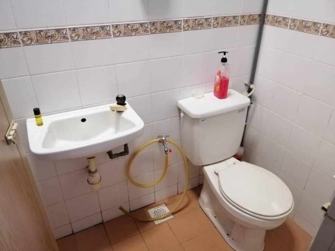 Homestay Perpaduan, Taman Bercham Raya Ulu Kinta Ipoh Perak Kampong Batu Lapan  Extérieur photo