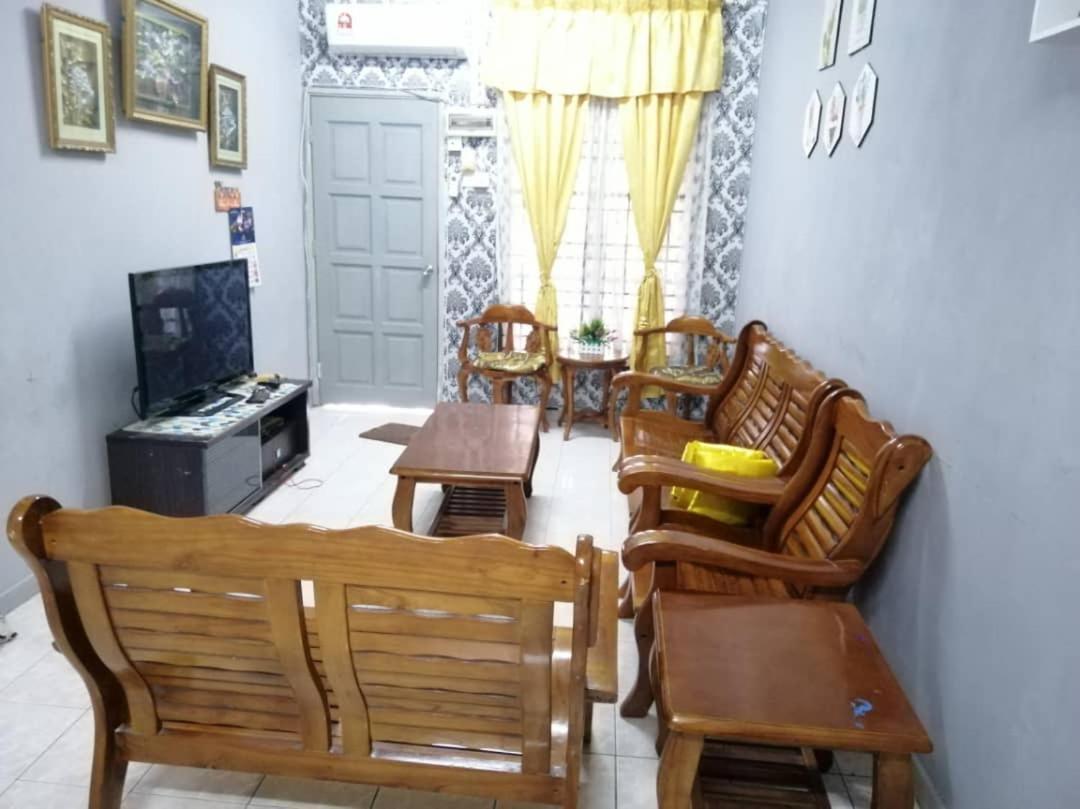 Homestay Perpaduan, Taman Bercham Raya Ulu Kinta Ipoh Perak Kampong Batu Lapan  Extérieur photo