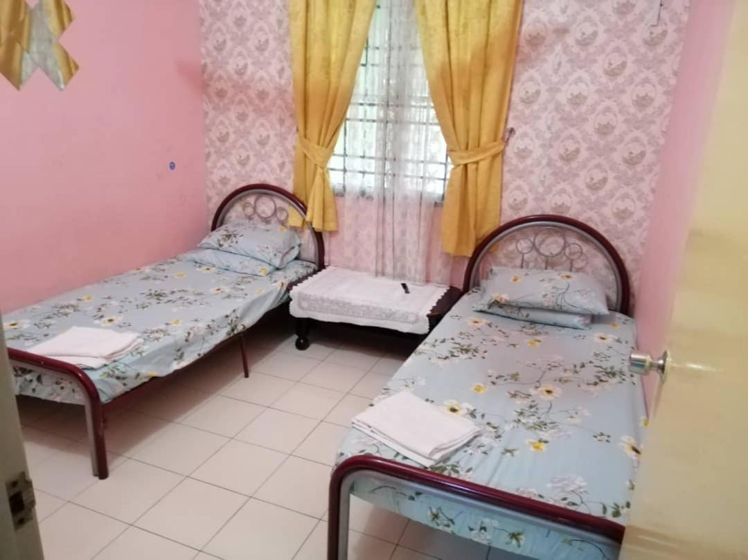 Homestay Perpaduan, Taman Bercham Raya Ulu Kinta Ipoh Perak Kampong Batu Lapan  Extérieur photo